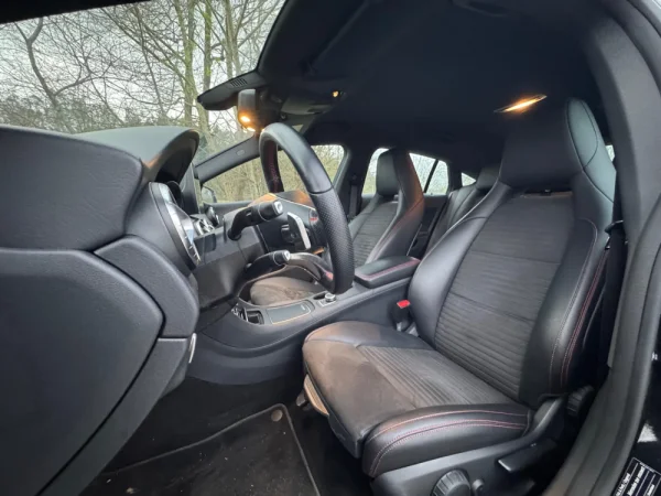 Mercedes-Benz CLA 180 7G-DCT AMG Line 21