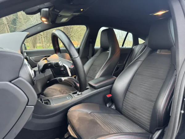 Mercedes-Benz CLA 180 7G-DCT AMG Line 23