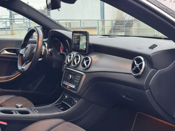 Mercedes-Benz CLA 180 7G-DCT AMG Line 24