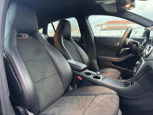 Mercedes-Benz CLA 180 7G-DCT AMG Line 25