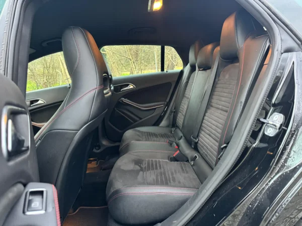 Mercedes-Benz CLA 180 7G-DCT AMG Line 27
