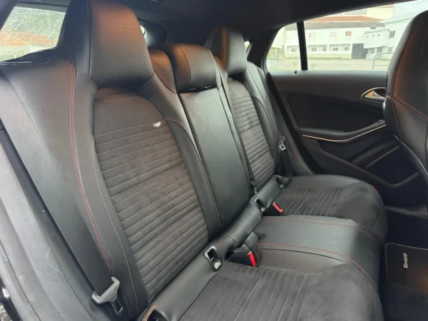 Mercedes-Benz CLA 180 7G-DCT AMG Line 28