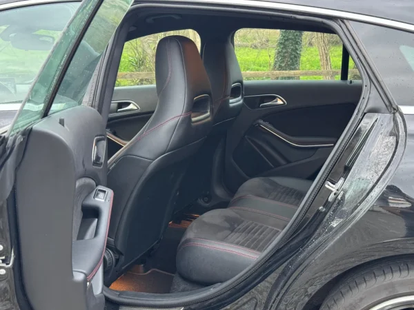 Mercedes-Benz CLA 180 7G-DCT AMG Line 29