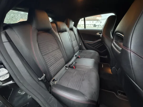 Mercedes-Benz CLA 180 7G-DCT AMG Line 30