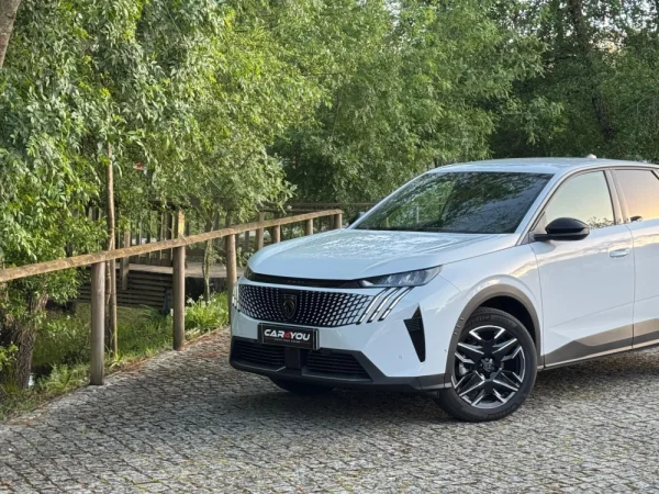 Peugeot 3008 1.2 Hybrid Allure e-DCS6 2