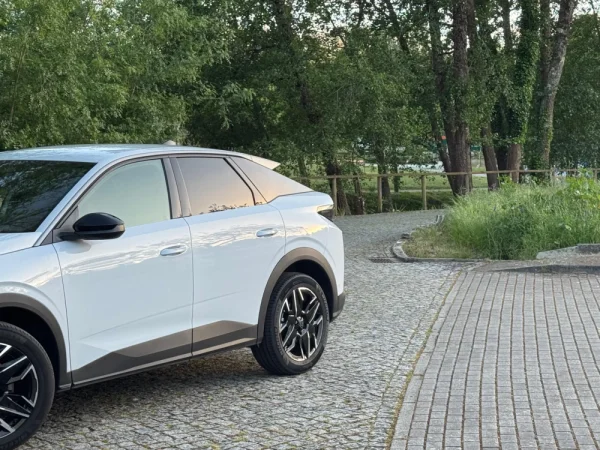 Peugeot 3008 1.2 Hybrid Allure e-DCS6 3