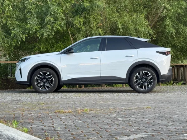 Peugeot 3008 1.2 Hybrid Allure e-DCS6 8
