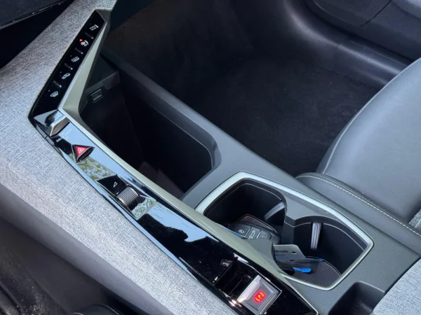 Peugeot 3008 1.2 Hybrid Allure e-DCS6 18