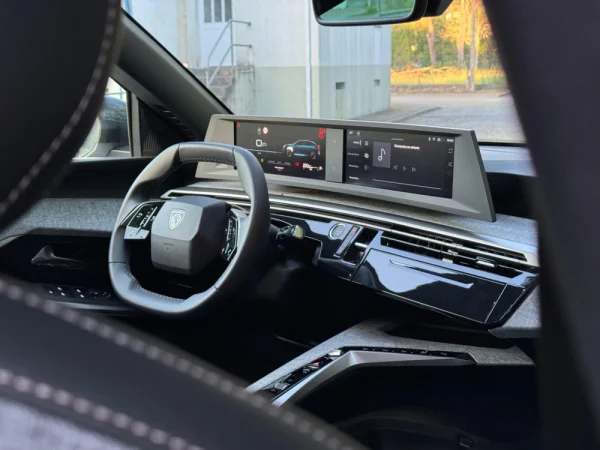 Peugeot 3008 1.2 Hybrid Allure e-DCS6 26