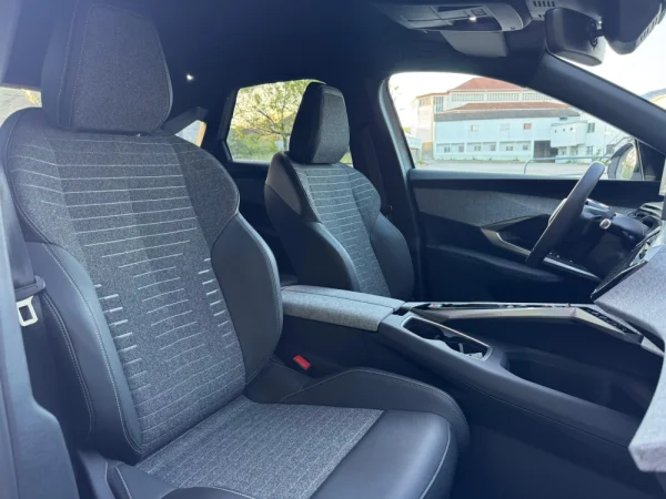 Peugeot 3008 1.2 Hybrid Allure e-DCS6 28