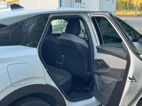 Peugeot 3008 1.2 Hybrid Allure e-DCS6 31