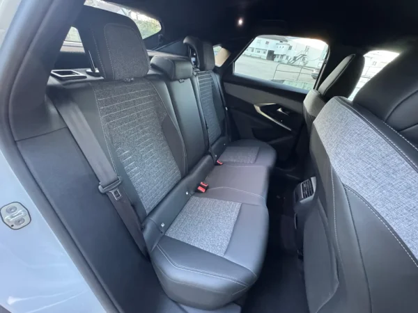 Peugeot 3008 1.2 Hybrid Allure e-DCS6 32