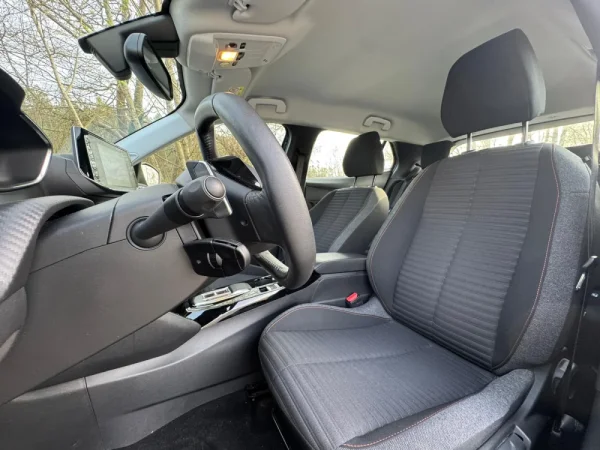 Peugeot 2008 1.2 PureTech Allure Pack EAT8 27