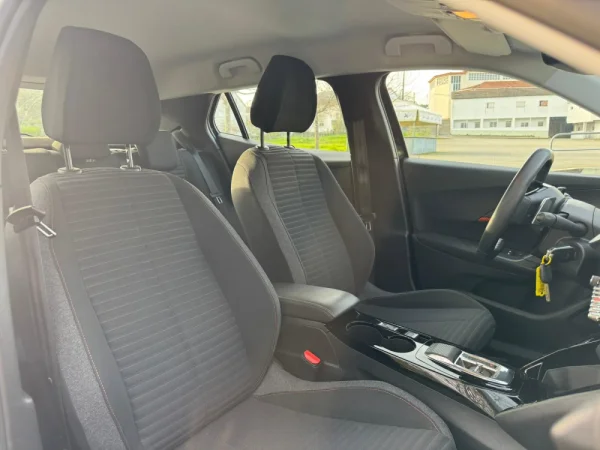 Peugeot 2008 1.2 PureTech Allure Pack EAT8 31
