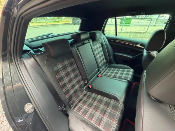 Volkswagen Golf 2.0 TSi R DSG 42
