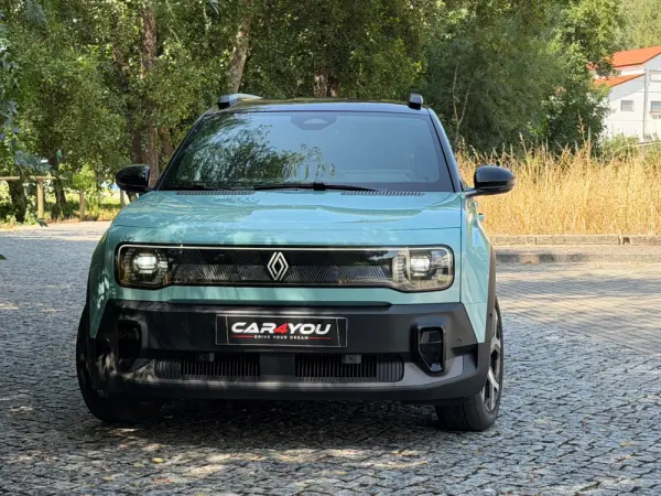 Renault 4 E-Tech 52 kWh Iconic Autonomia Conforto 9