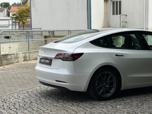 Tesla Model 3 Standard Range Plus RWD 4