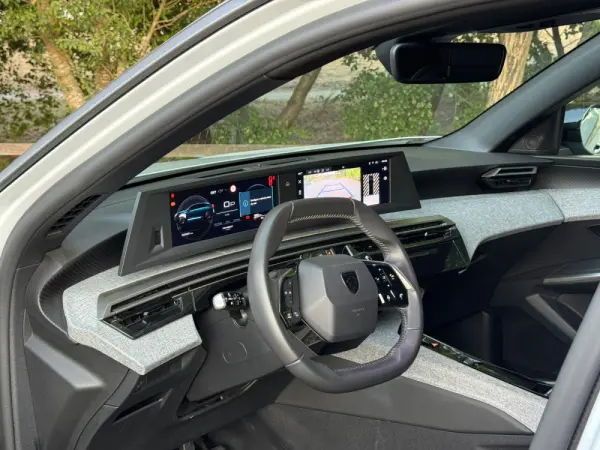 Peugeot 3008 1.2 Hybrid Allure e-DCS6 23