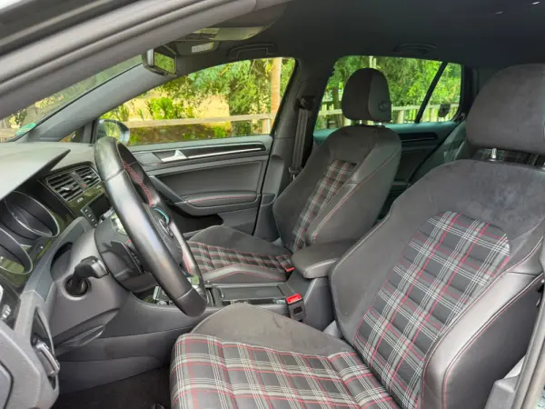 Volkswagen Golf 2.0 TSi R DSG 34