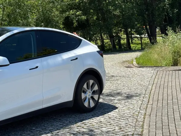 Tesla Model Y Long Range Dual Motor AWD 3