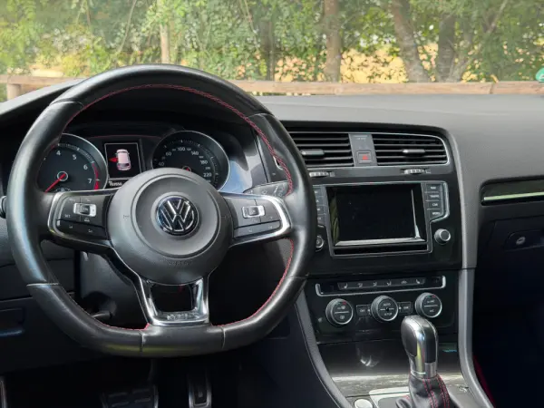Volkswagen Golf 2.0 TSi R DSG 26
