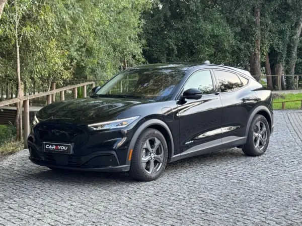 Ford Mustang Mach-E 75.7 kWh Base 4