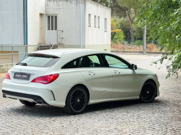 Mercedes-Benz CLA 220 d Shooting Brake AMG Line Aut. 5