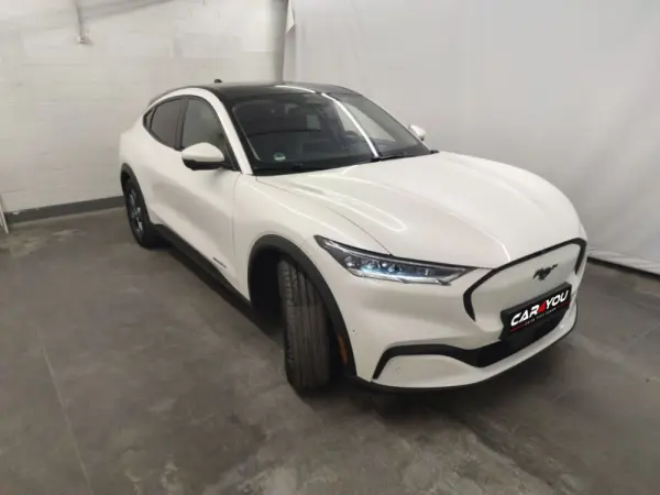 Ford Mustang Mach-E 75.7 kWh Base 3