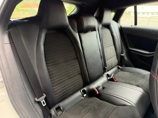 Mercedes-Benz CLA 220 d Shooting Brake AMG Line Aut. 40