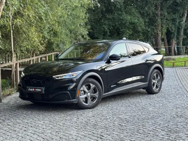 Ford Mustang Mach-E 75.7 kWh Base 1
