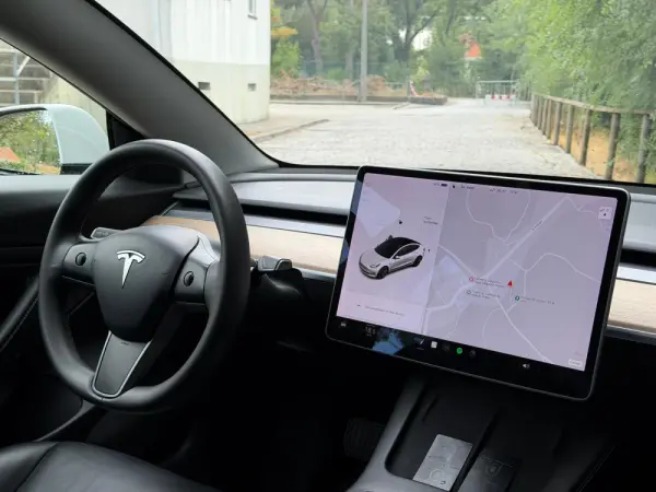 Tesla Model 3 Standard Range Plus RWD 29