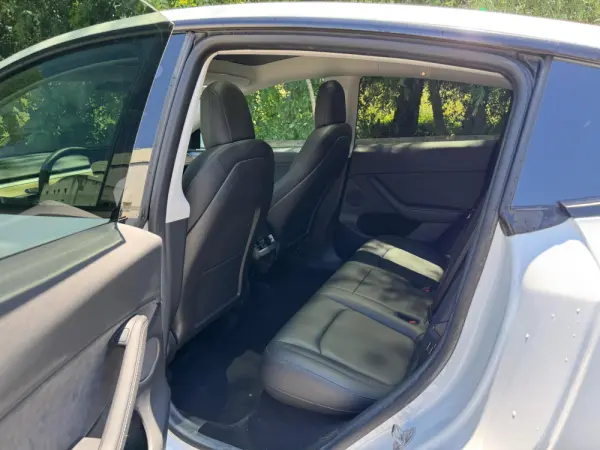 Tesla Model Y Long Range Dual Motor AWD 29