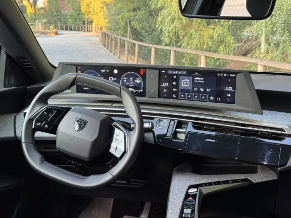 Peugeot 3008 1.2 Hybrid Allure e-DCS6 19