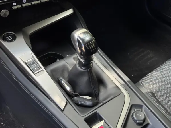 Peugeot 308 1.2 PureTech Allure Pack 17