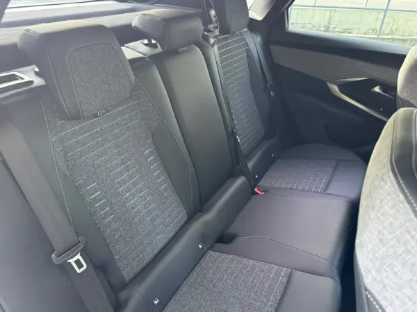 Peugeot 3008 1.2 Hybrid Allure e-DCS6 31