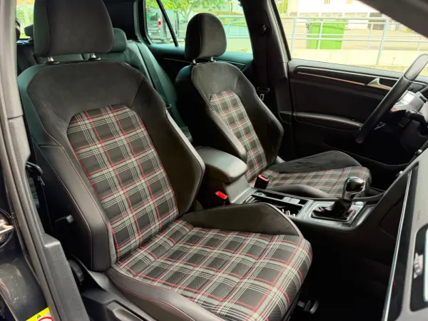 Volkswagen Golf 2.0 TSi R DSG 39