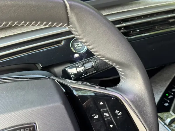 Peugeot 3008 1.2 Hybrid Allure e-DCS6 22
