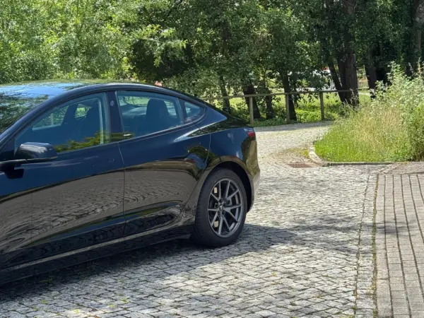 Tesla Model 3 Standard Range Plus RWD 3