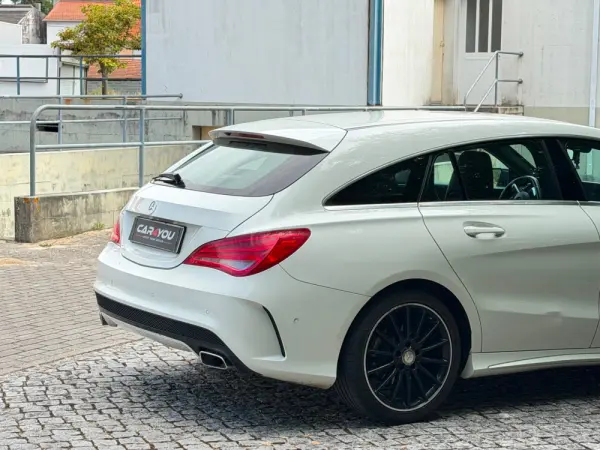 Mercedes-Benz CLA 220 d Shooting Brake AMG Line Aut. 8