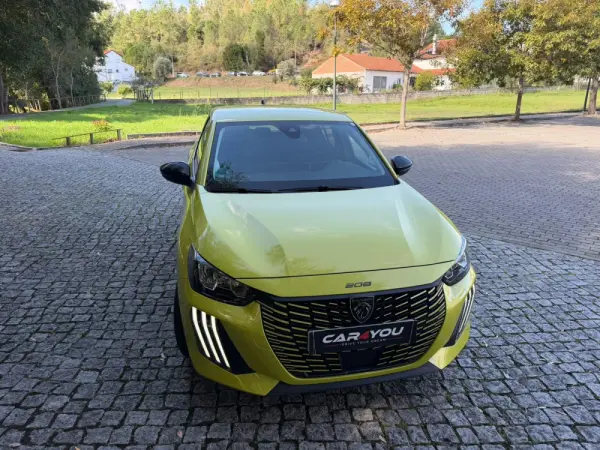 Peugeot 208 1.2 PureTech Allure 9
