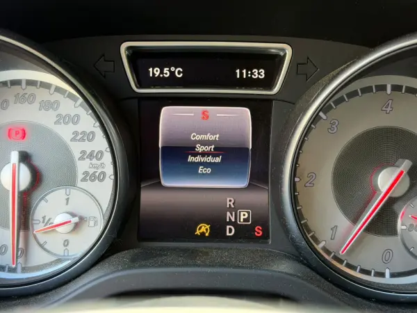 Mercedes-Benz CLA 220 d Shooting Brake AMG Line Aut. 30