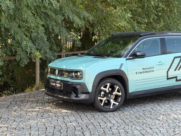 Renault 4 E-Tech 52 kWh Iconic Autonomia Conforto 2