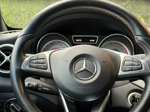 Mercedes-Benz CLA 220 d Shooting Brake AMG Line Aut. 26