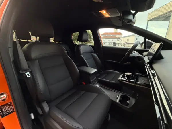 MG MG4 64 kWh Luxury 37