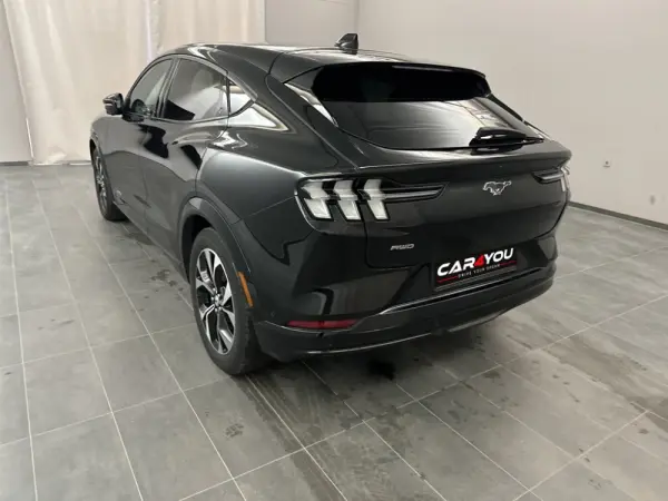 Ford Mustang Mach-E 75.7 kWh Premium AWD 3