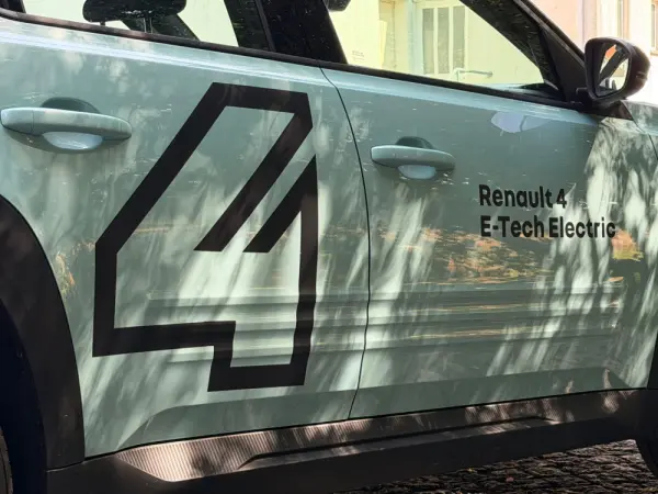 Renault 4 E-Tech 52 kWh Iconic Autonomia Conforto 11