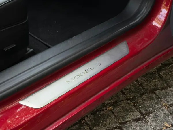 Tesla Model 3 Standard Range Plus RWD 20