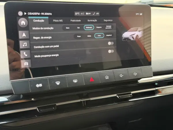 MG MG4 64 kWh Luxury 21