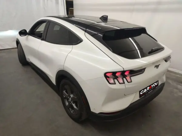 Ford Mustang Mach-E 75.7 kWh Base 4