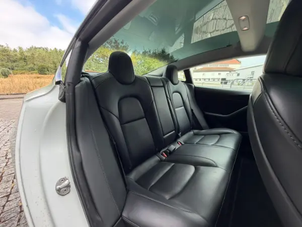 Tesla Model 3 Standard Range Plus RWD 37